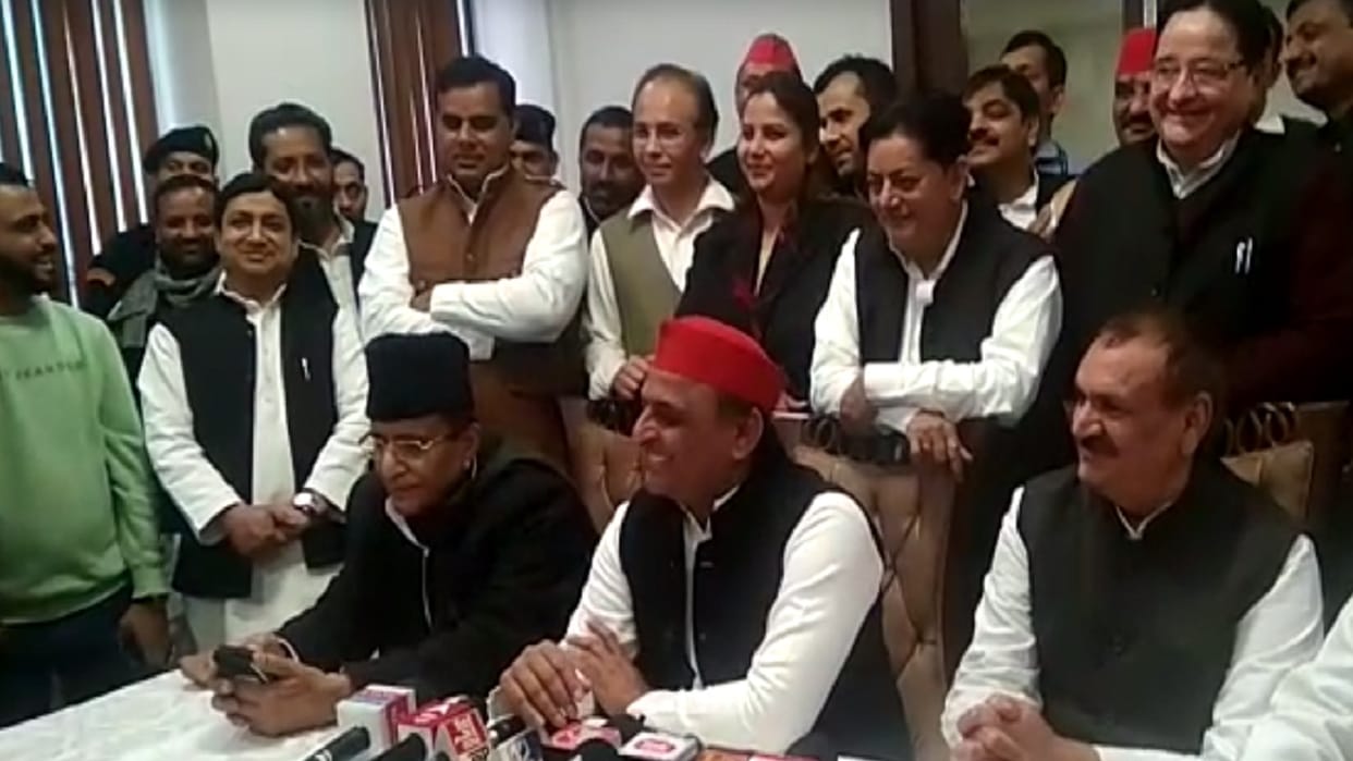 Akhilesh Yadav said in Moradabad that BJP is trying to save an industrialist