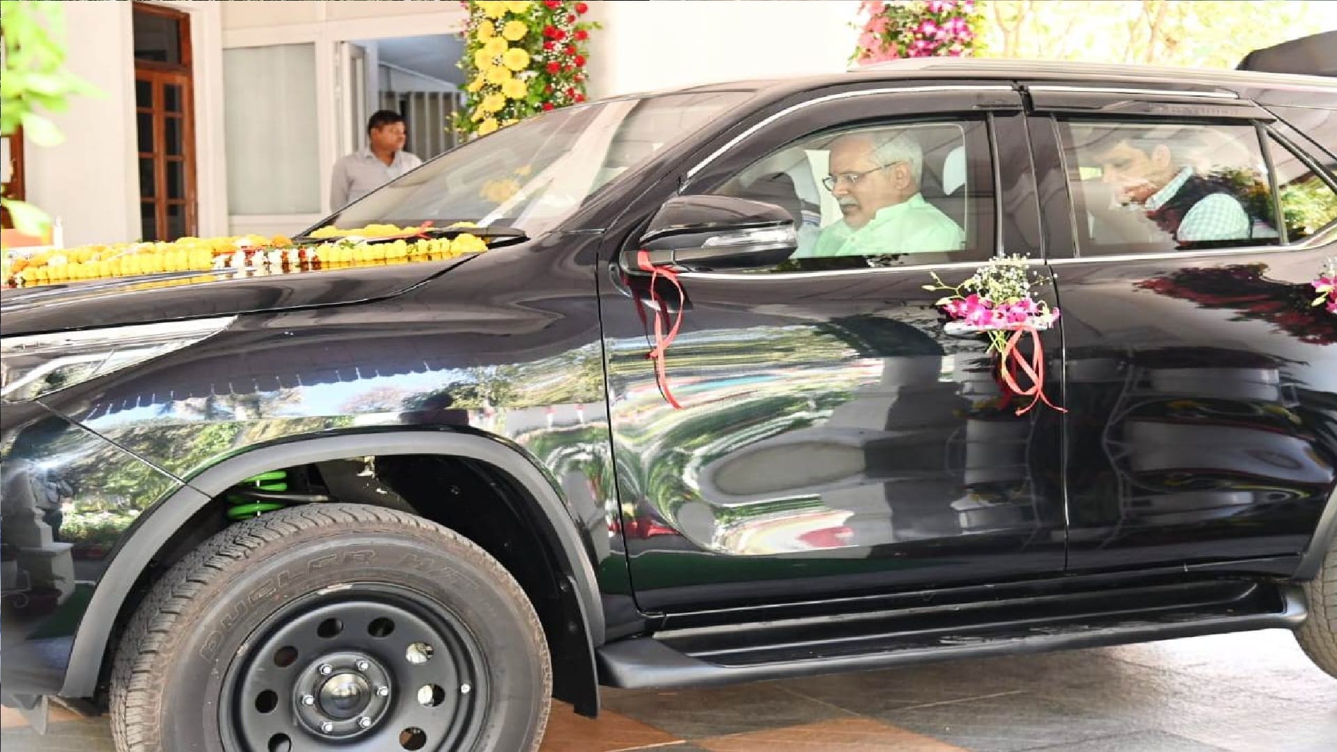 Chhattisgarh CM Bhupesh Baghel new car CG02BB0023