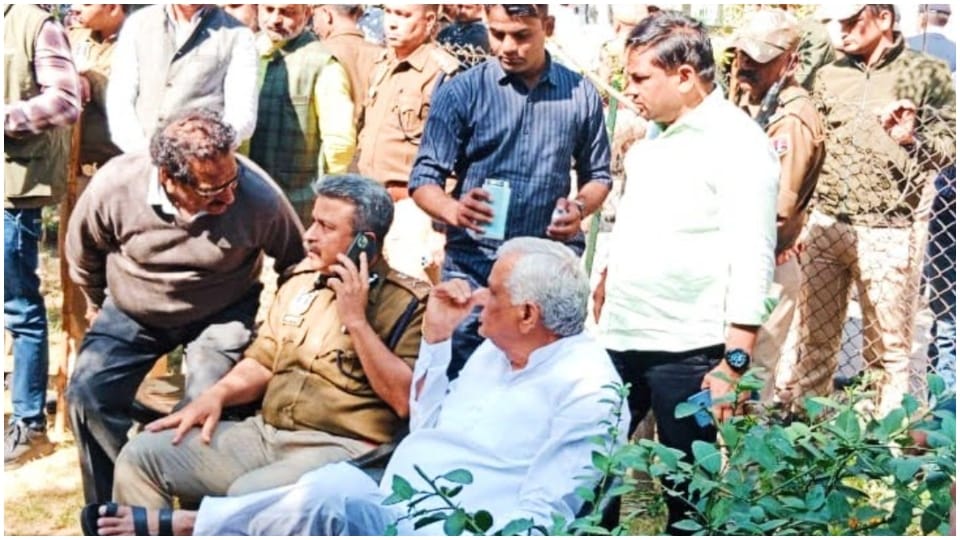 BJP MP Kirori Lal Meena postponed strike After discussed with Minister Rajendra Yadav in Jaipur