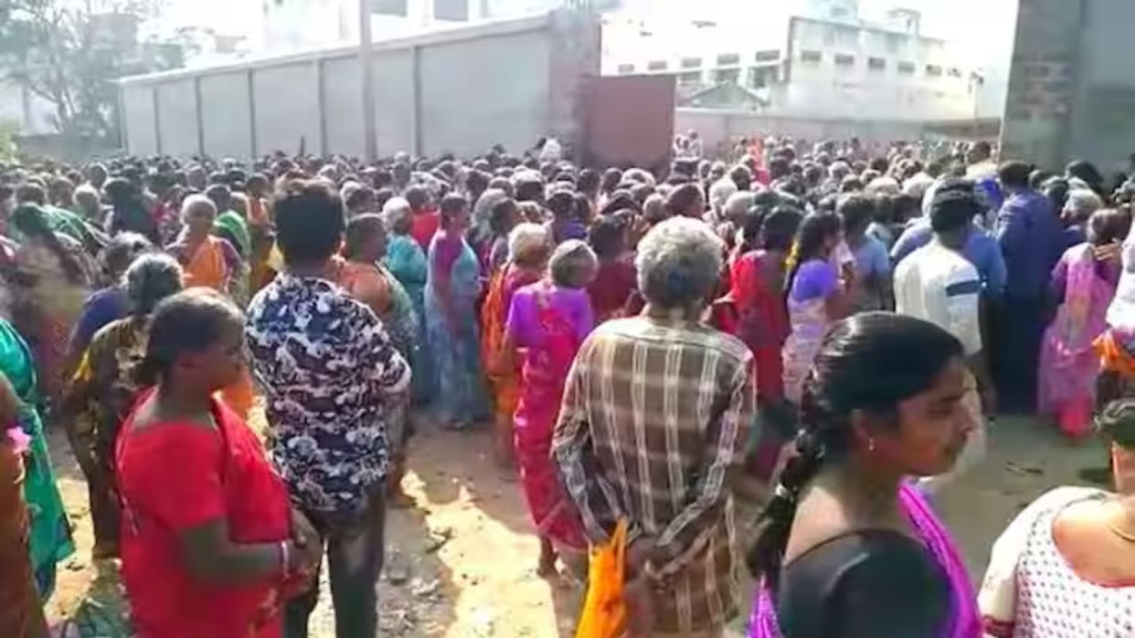 Tamil Nadu Four women died in stampede tokens for collection of free Veshtis and sarees Thaipusam