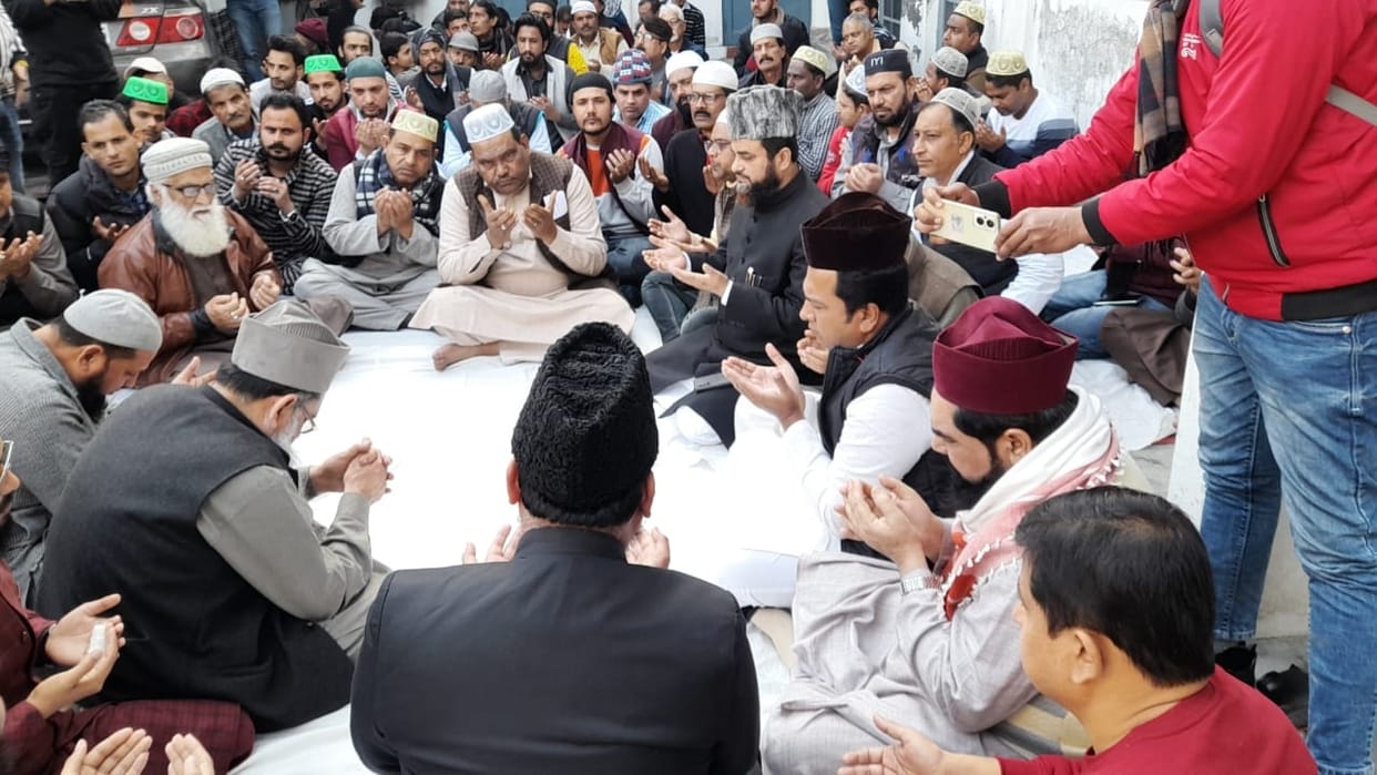 People prayed in Rampur for increasing deputation of Moradabad commissioner