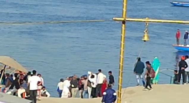 Fight between tea seller and Radasi tourists at Assi Ghat varanasi