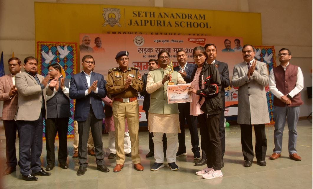 End of Road Safety Month varanasi Police Commissioner said Childrens aware continuously
