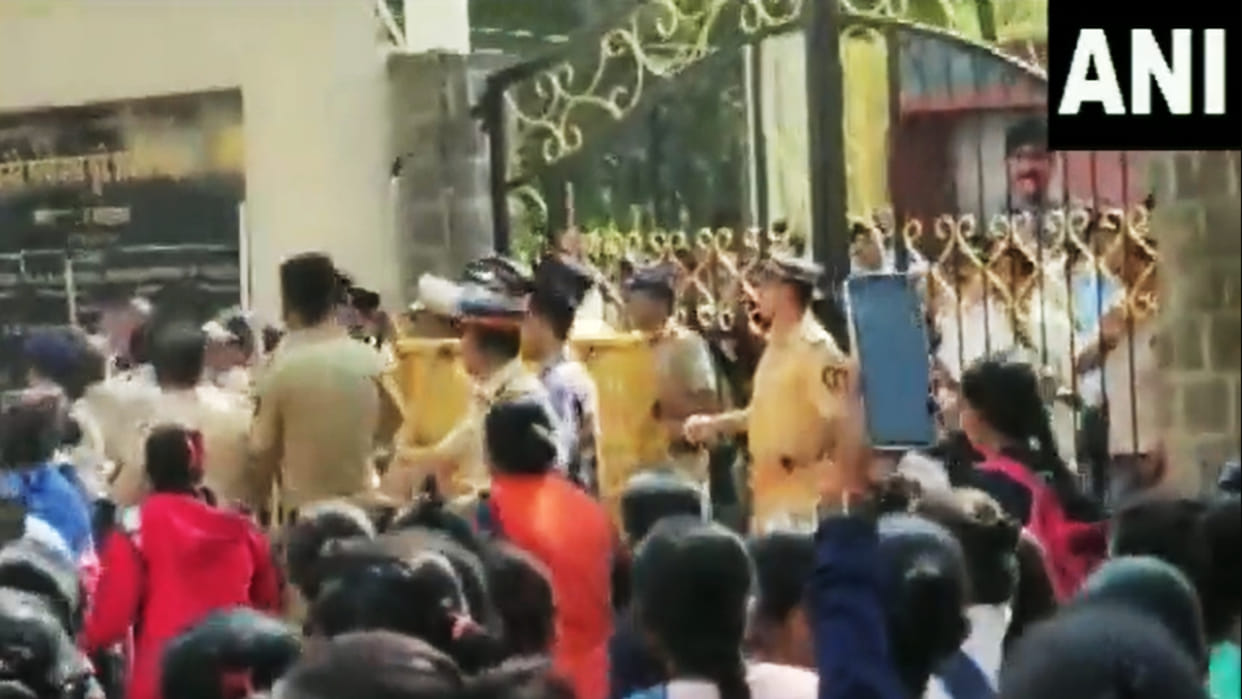Women who reached for recruitment of Women Fire Brigade clashed with police in Mumbai