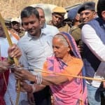 पूर्व सीएम वसुंधरा राजे ने चलाया तीर।
