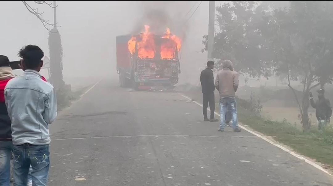 Bihar: A matriculation student who was going to study coaching in Siwan was crushed by a truck, torched on the