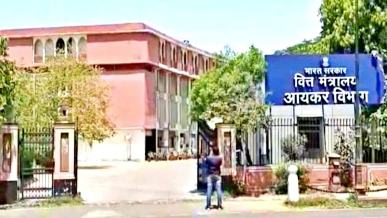 Black income of more than 300 crores revealed in income tax raid