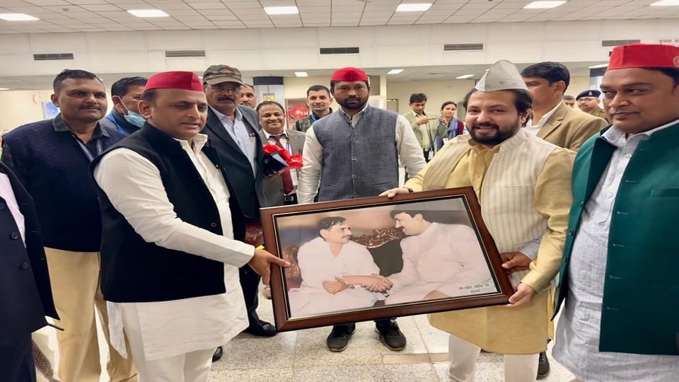 Akhilesh Yadav targeted the BJP in agra