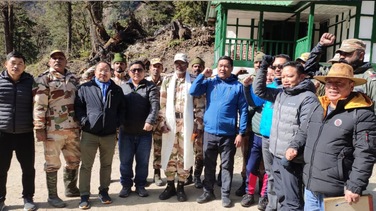Arunachal Pradesh CM meets soldiers of ITBP and Parachute Regiment encouraged