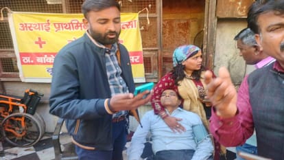 Many devotees trapped in crowd fainted in Banke Bihari Temple of Vrindavan they were treated