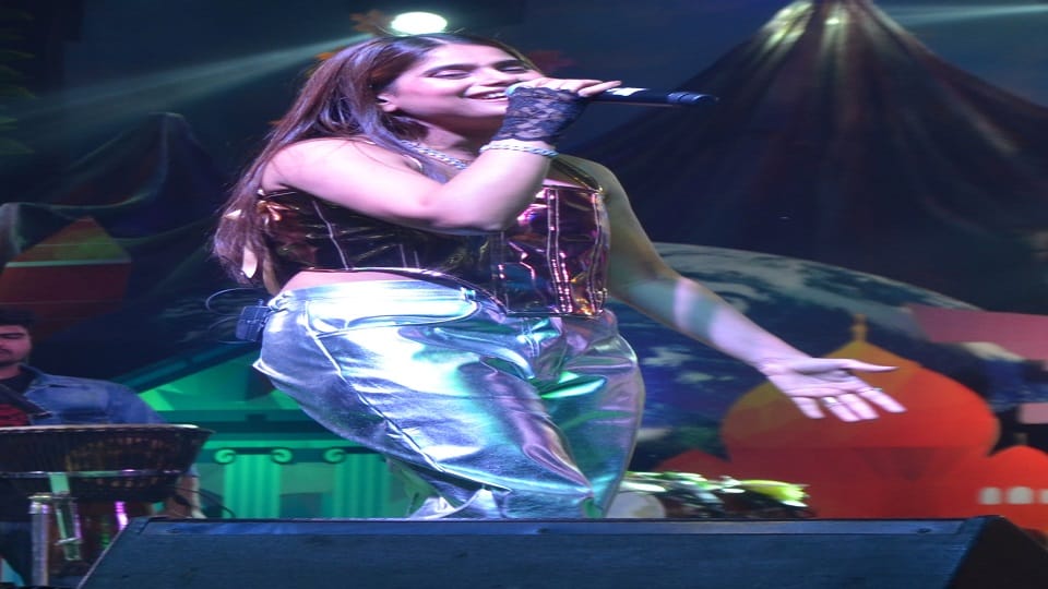 magic of playback singer Jyotika songs played in Aligarh exhibition