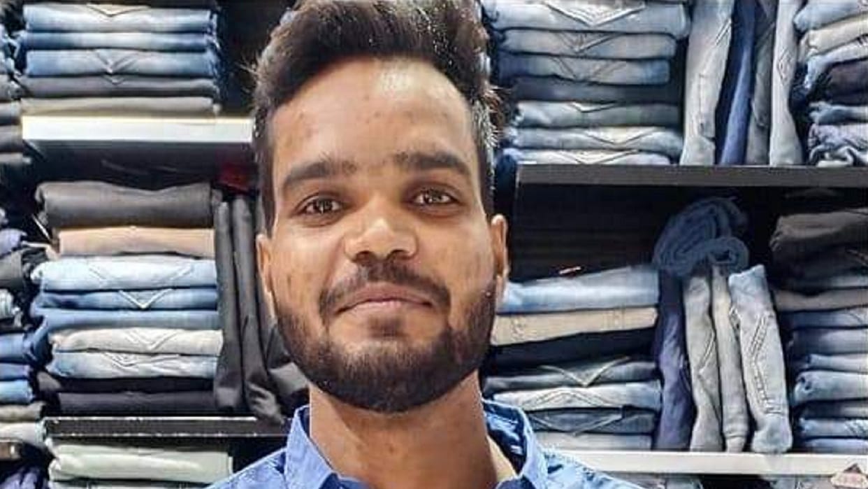 finance employee committed suicide in hotel room in korba