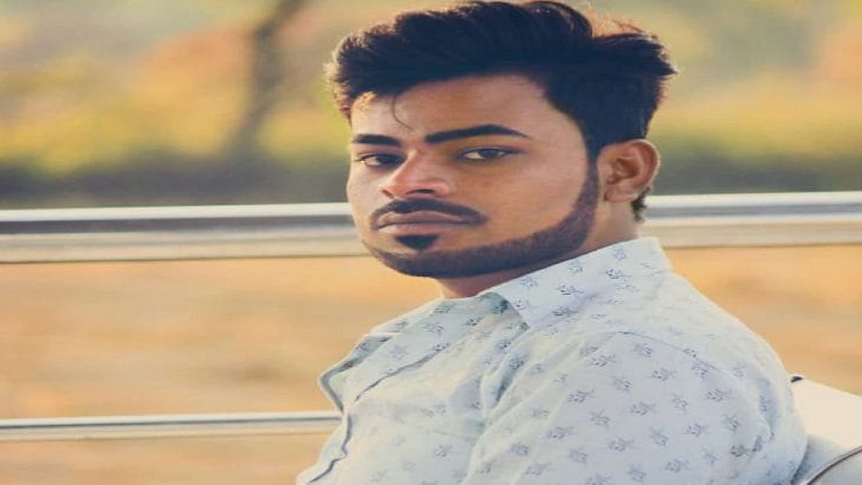 chhattisgarh young man dies after being hit by train in janjgir-champa