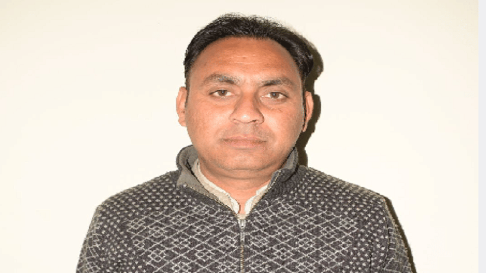 BJP MLA son beaten the contractor over tender in shahjahanpur