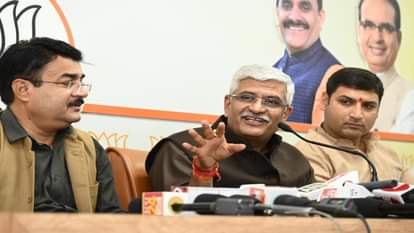 केंद्रीय मंत्री गजेंद्र सिंह शेखावत और बीजेपी के अन्य नेता