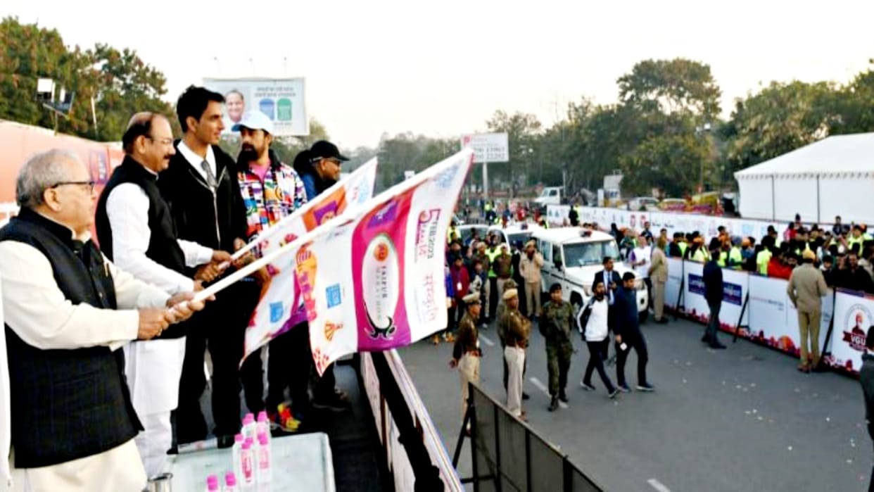Governor Mishra inaugurated the Jaipur Marathon