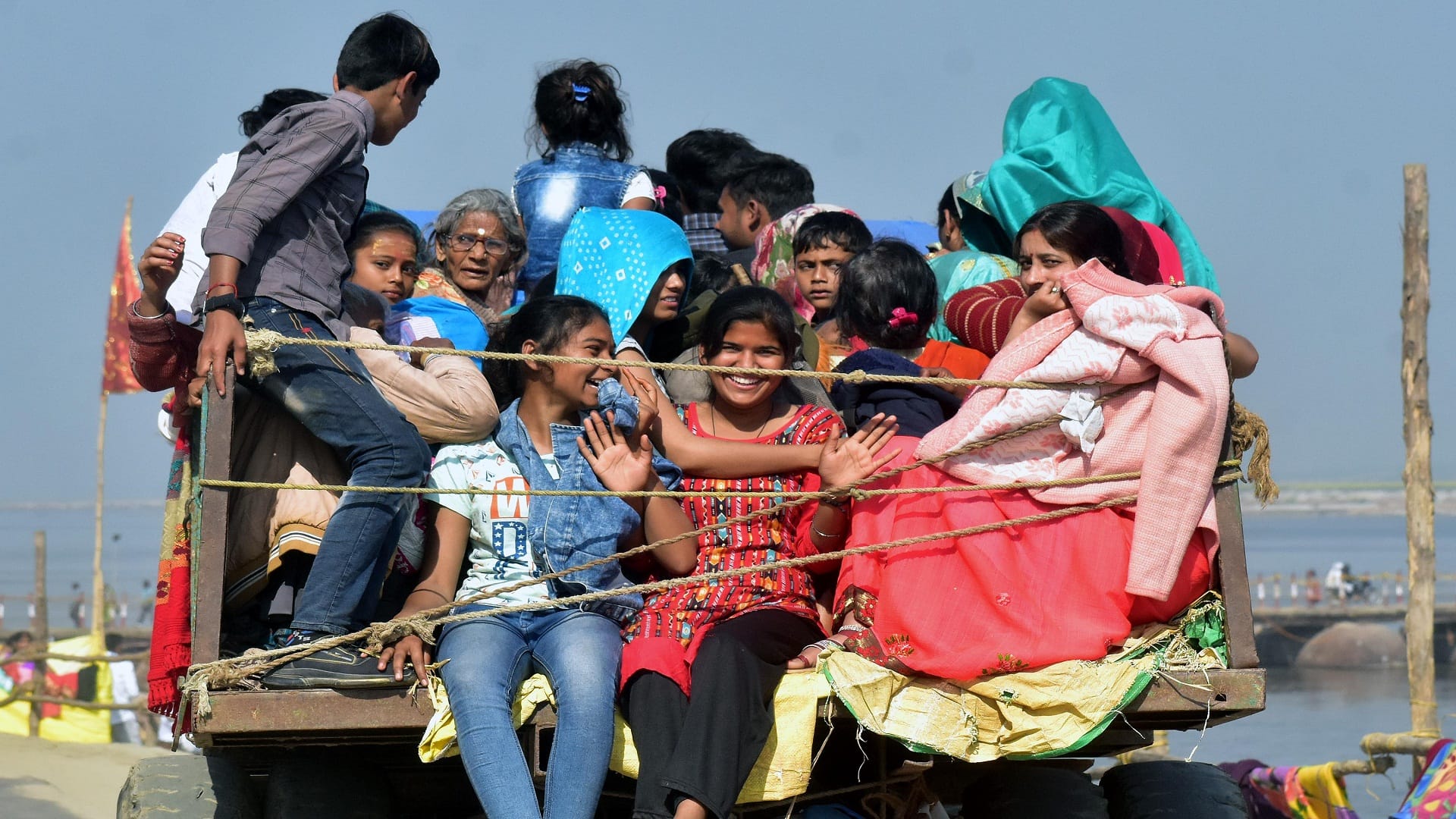 Maghi Purnima: Lakhs of devotees took a dip in Sangam in Punya Yoga