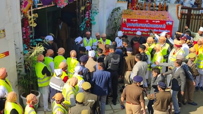 CM Yogi LIVE CM reached Ravidas temple on the occasion of Sant Ravidas Jayanti people immersed in devotion