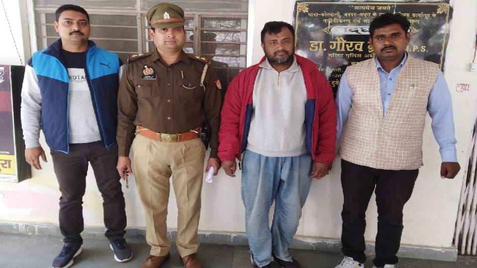 police arrested bangladeshi nationals without passport-visa in mathura