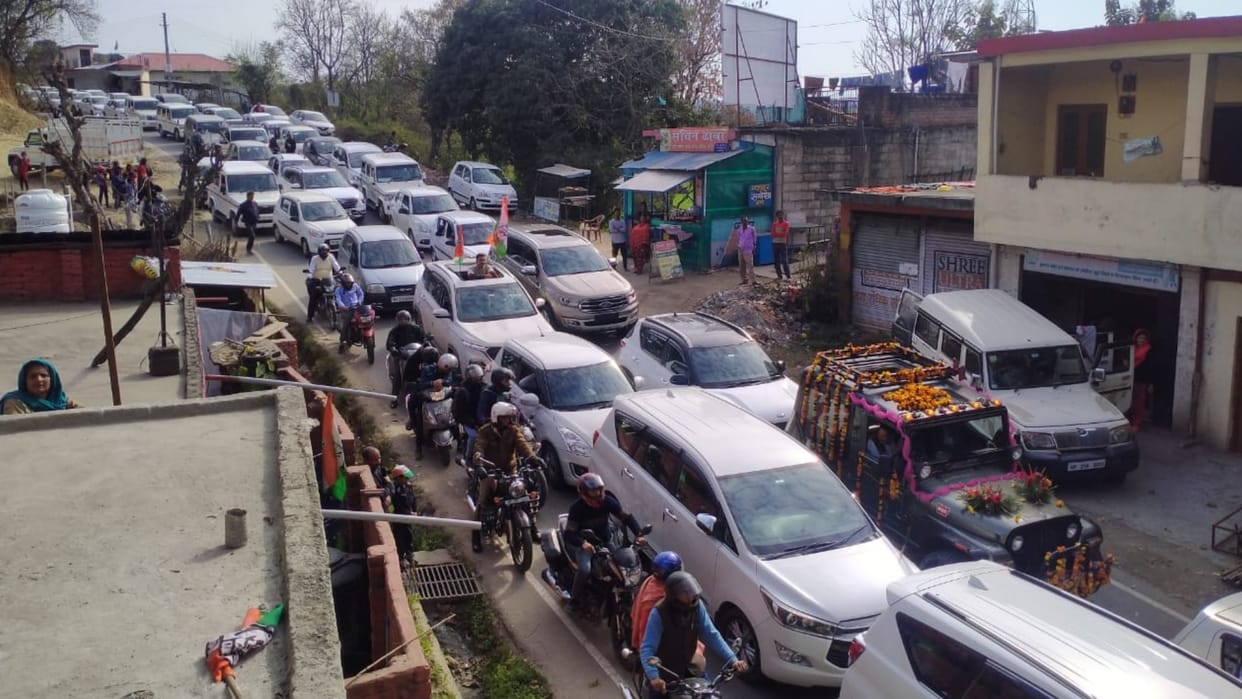 Traffic jam during cm sukhvinder singh sukhu hamirpur visit 12 kilometer distance covered in two hours