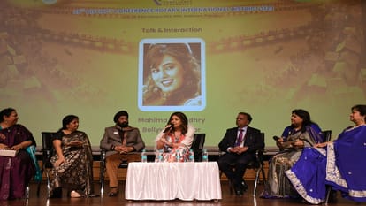 Crowd gathered to see film actress Mahima Chaudhary, participated in the program of Rotary Club