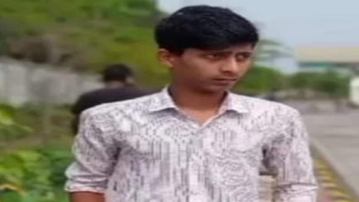 To save the son who jumped into the well, the father also jumped, the young man died, the father injured
