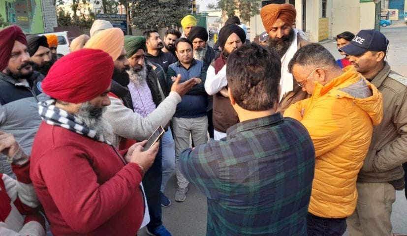 There was no talk about the price of peas, farmers began an indefinite strike in the mandi