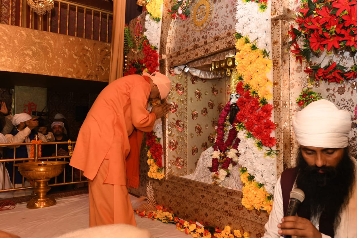 Handkerchief on head and message in Punjabi.. CM Yogi was seen in this style in Kashi today, see photos