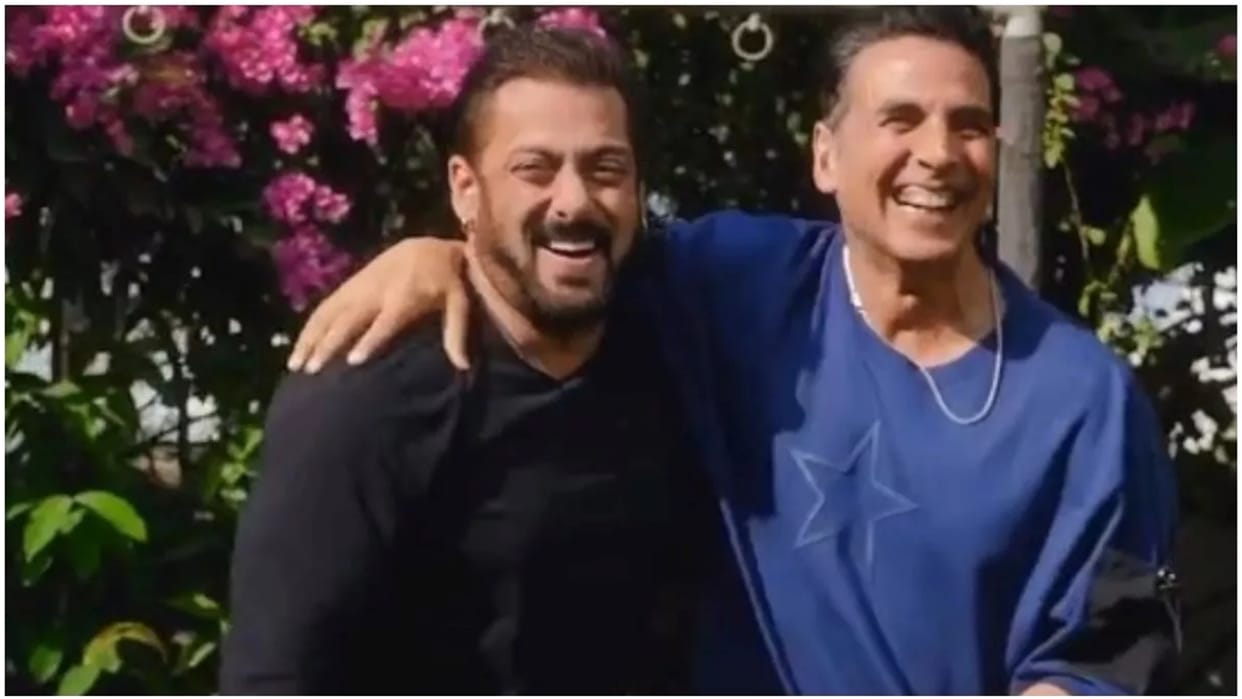 Salman khan dances with akshay kumar on Selfiee song user said after pathaan khiladi wants support from tiger