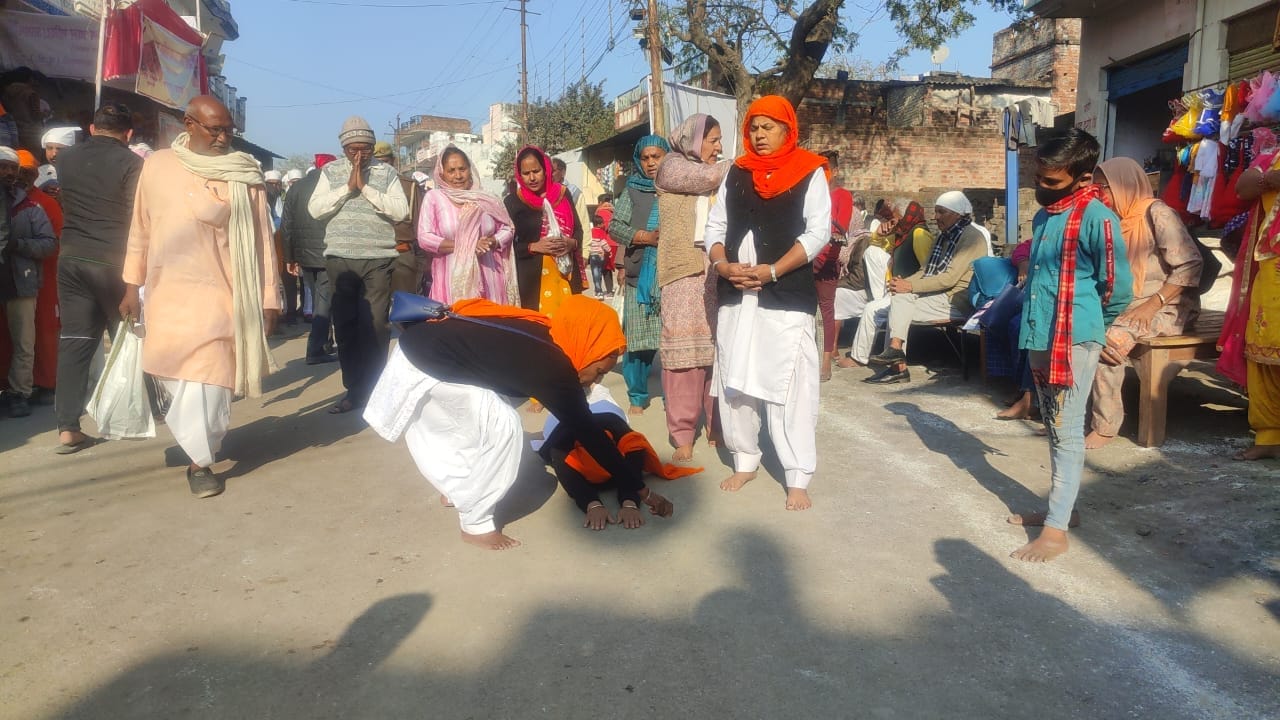 Amazing glimpses of Saint Ravidas' birth anniversary, followers immersed in devotion singing and dancing
