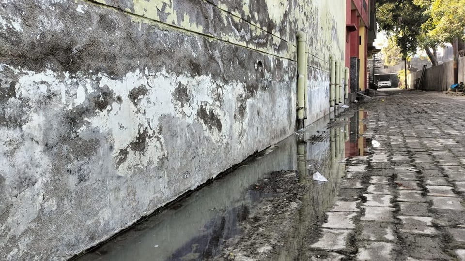 Troubled by dirty water people announced not to pay tax