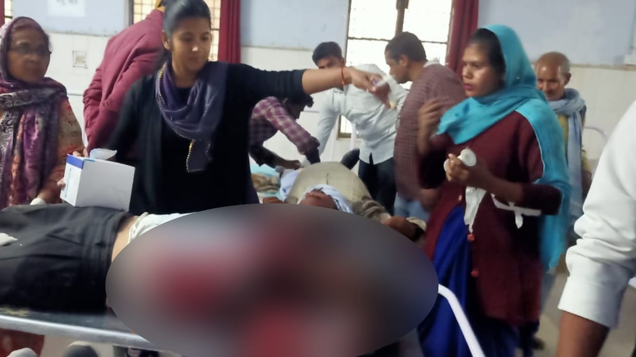 Three killed and seven injured in a road accident in Sultanpur
