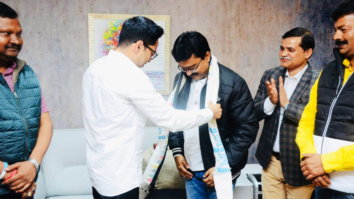 West Bengal BJP MLA Kanjeelal joined Trinamool Congress Abhishek Banerjee gave party membership