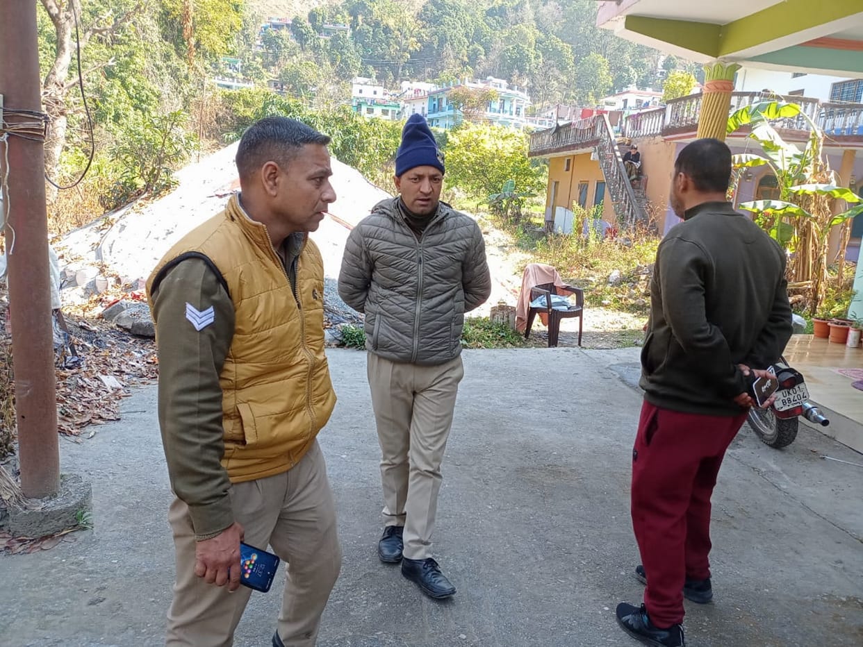 Firing at the residence of Chief Agriculture Officer of Bageshwar Uttarakhand news in hindi