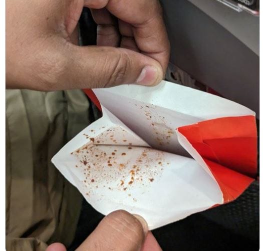 Pan-masala spit bag found in the plane: The flight was going from Varanasi to Mumbai passenger tweet photo