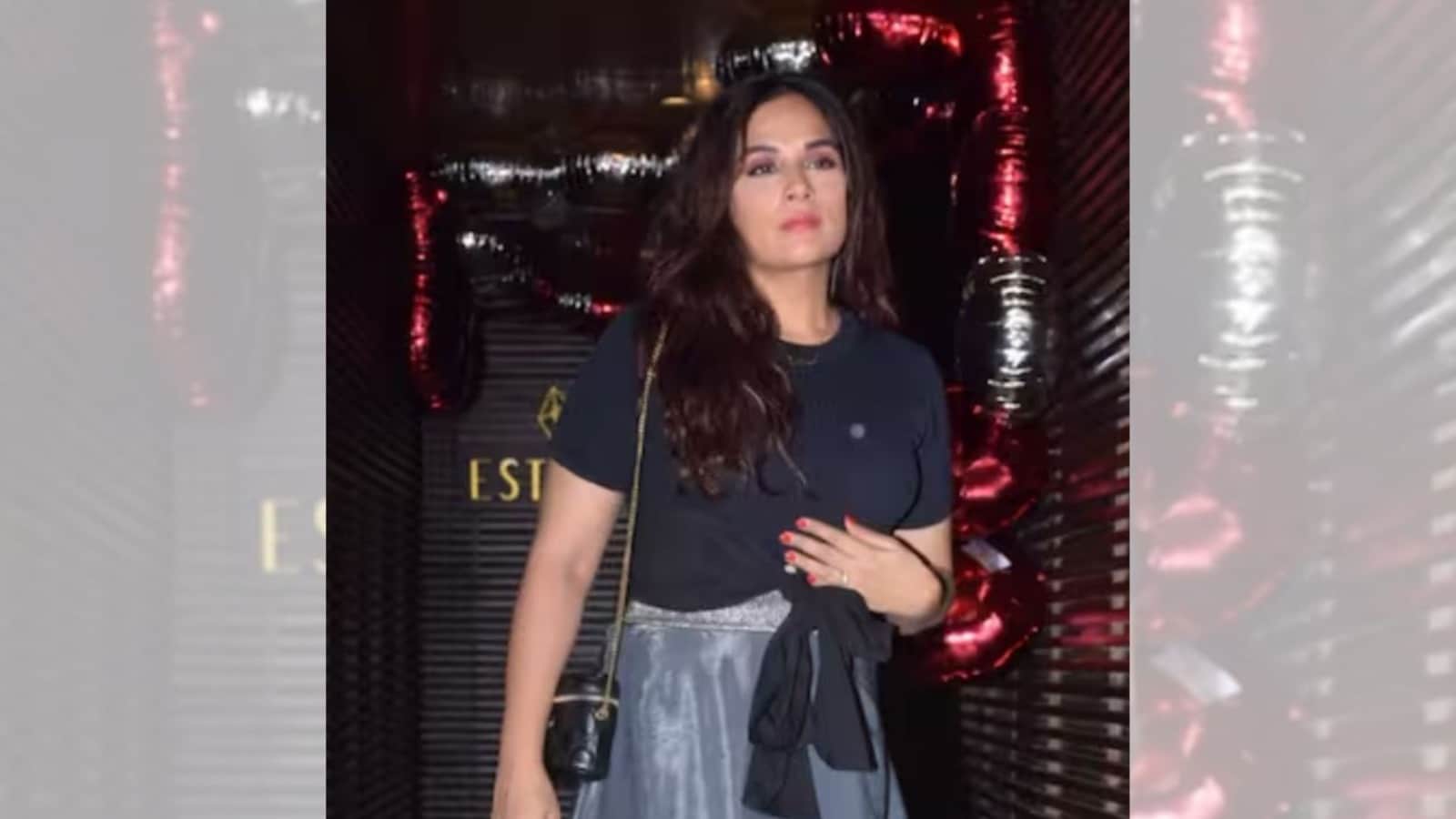 varun sharma birthday bash shehnaaz gill kriti sanon, Shehnaaz Gill sussanne khan Arpita Khan attend the party
