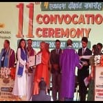उपाधि देते सीएम योगी आदित्यनाथ