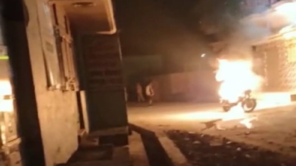 Rampur : fire in bike, chaos in the village