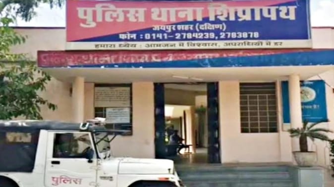Jaipur: करोड़ों का सट्टा लगवाने वाले आठ सटोरिए गिरफ्तार, पांच लाख कैश समेत लैपटॉप, टैबलेट, मोबाइल बरामद