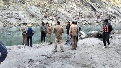 Two brothers drowned in river after slipping their feet Pauri uttarakhand news in hindi