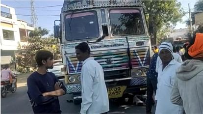 : Indore Icchapur Highway Accident News: Truck Jumped On The Speed Breaker Dragged The Home Guard Jawan