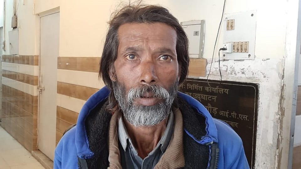 Moradabad Crime News Arrested for breaking the glasses of vehicles