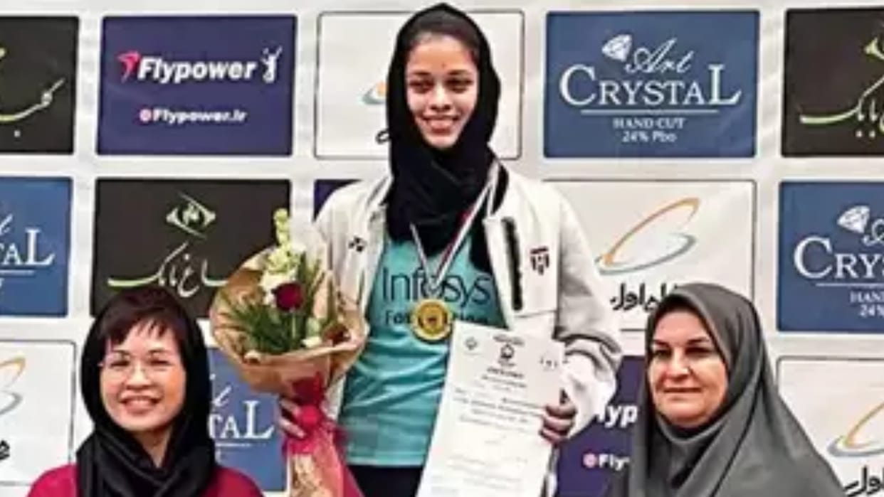 Indian badminton player Tanya Hemanth won gold medal in Iran then wear Headscarf Medal Ceremony