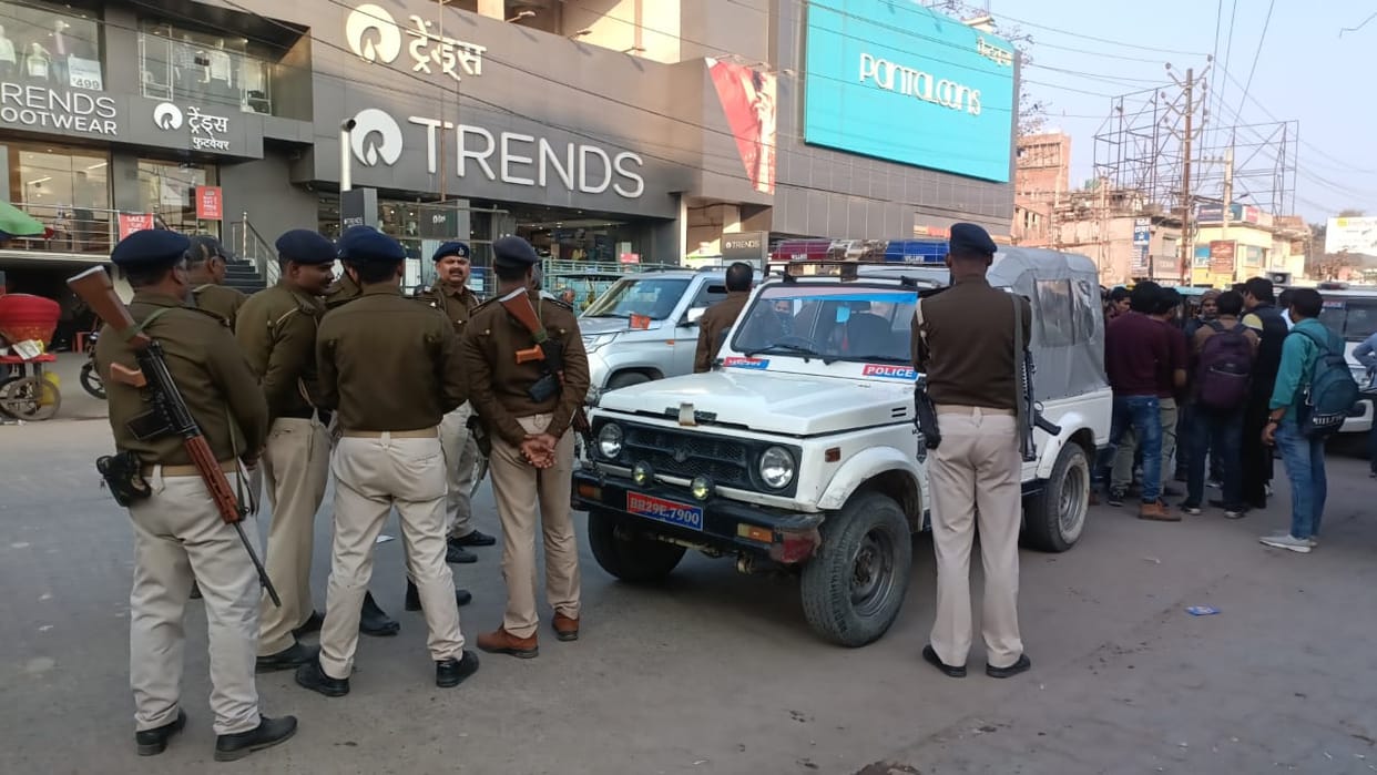 Bihar: 22 lakh looted of bike agency in Siwan, big loot in Siwan-Vaishali in half an hour