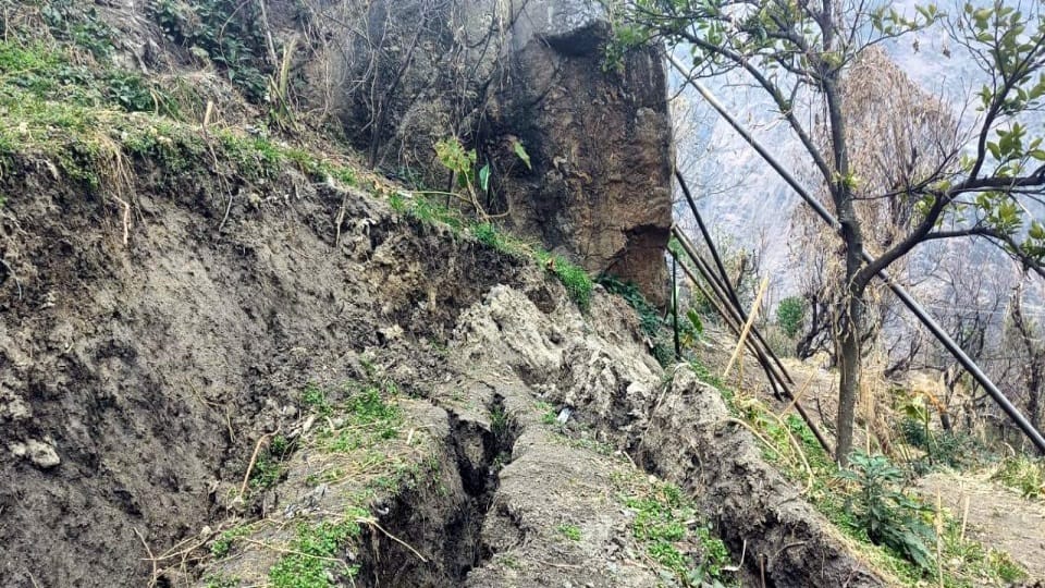 Joshimath Sinking Danger Condition: Big Boulders may Fall on Houses in Two wards