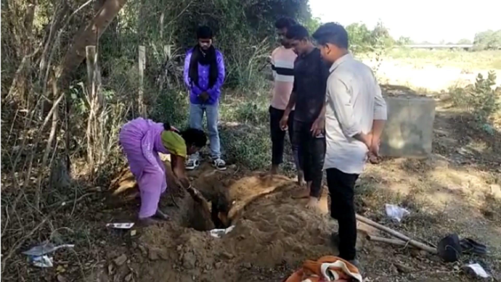 chhattisgarh mother wandered for two days with his child dead body in kanker