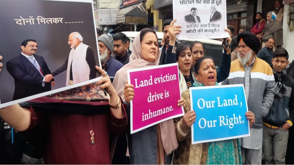 Jammu Kashmir: Congress workers protest in Adani case, demand to save RBI-SBI and LIC