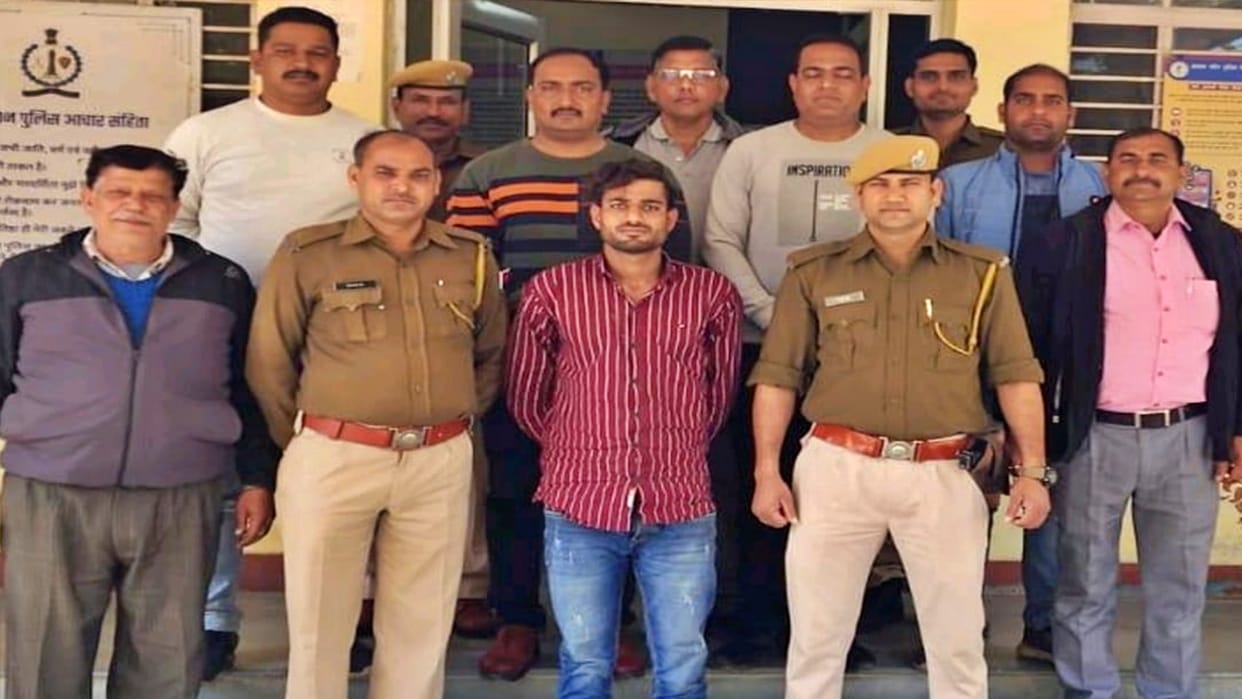 Crime Reward crook arrested with illegal weapon in Kota a country made katta and cartridges recovered