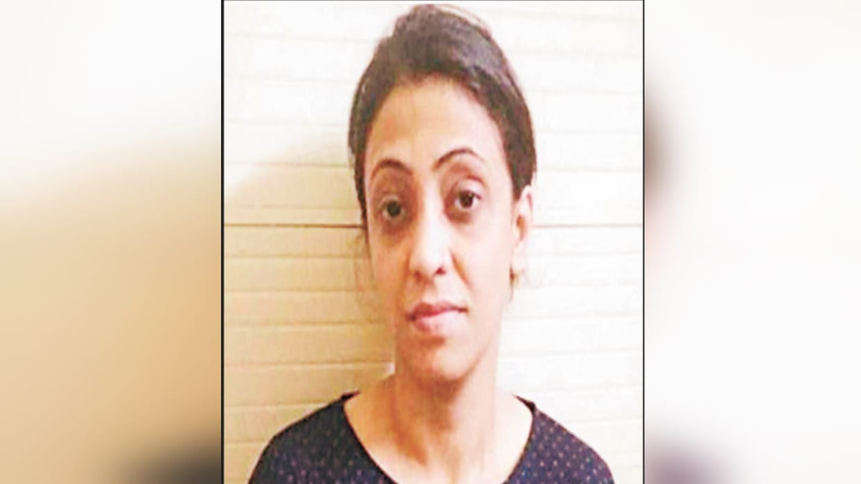 Gurugram police reached Meerut with fake IPS officer Zoya Khan, recovered red-blue beacon