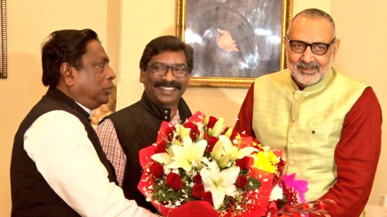 Jharkhand CM meets Union minister urges him to sanction 8.37 lakh houses under PMAY